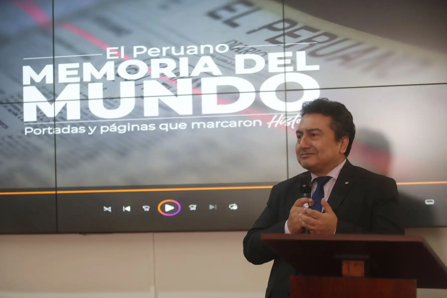 El Diario Oficial El Peruano recibió el Certificado de Registro Peruano Memoria del Mundo de la Naciones Unidas para la educación, la Ciencia y la Cultura (Unesco) de las ediciones comprendidas entre los años 1868, segundo semestre, hasta 1900, En la ceremonia estuvieron presentes el presidente del Comité Peruano de Memoria del Mundo, Fernando López Sánchez, el gerente general y director de medios periodísticos, Felix Paz y el gerente de publicaciones oficiales, Ricardo Montero Foto:ANDINA/Ricardo Cuba