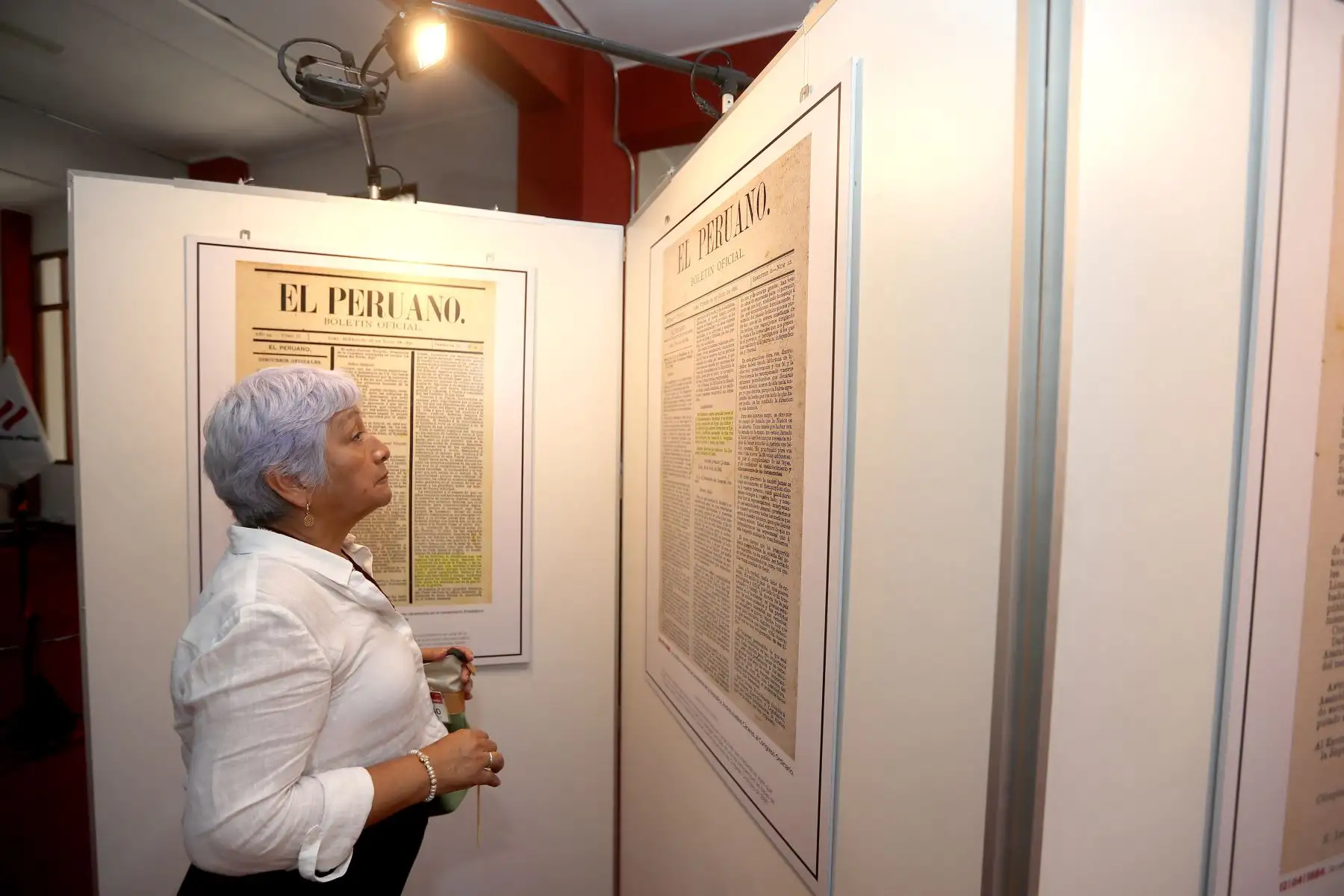 El Diario Oficial El Peruano recibió el Certificado de Registro Peruano Memoria del Mundo de la Naciones Unidas para la educación, la Ciencia y la Cultura (Unesco) de las ediciones comprendidas entre los años 1868, segundo semestre, hasta 1900, En la ceremonia estuvieron presentes el presidente del Comité Peruano de Memoria del Mundo, Fernando López Sánchez, el gerente general y director de medios periodísticos, Felix Paz y el gerente de publicaciones oficiales, Ricardo Montero Foto:ANDINA/Ricardo Cuba