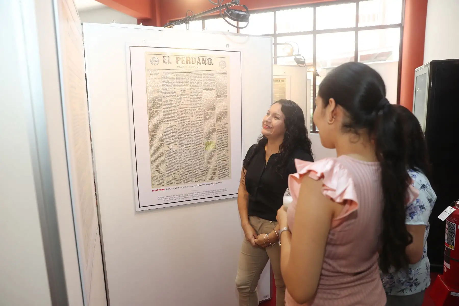 El Diario Oficial El Peruano recibió el Certificado de Registro Peruano Memoria del Mundo de la Naciones Unidas para la educación, la Ciencia y la Cultura (Unesco) de las ediciones comprendidas entre los años 1868, segundo semestre, hasta 1900, En la ceremonia estuvieron presentes el presidente del Comité Peruano de Memoria del Mundo, Fernando López Sánchez, el gerente general y director de medios periodísticos, Felix Paz y el gerente de publicaciones oficiales, Ricardo Montero Foto:ANDINA/Ricardo Cuba