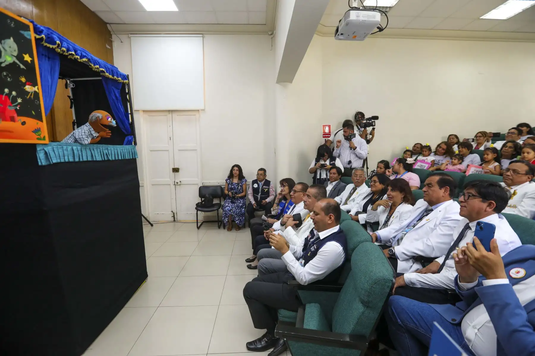 En el marco del Día Internacional de la Lucha contra el Cáncer Infantil, el Ministerio de Salud (Minsa) inauguró la primera Unidad Funcional de Cirugía Oncológica Pediátrica (UCOP) de todo el país, ubicada en el Instituto Nacional de Salud del Niño (INSN) de Breña, en Lima.
Foto: ANDINA/MINSA