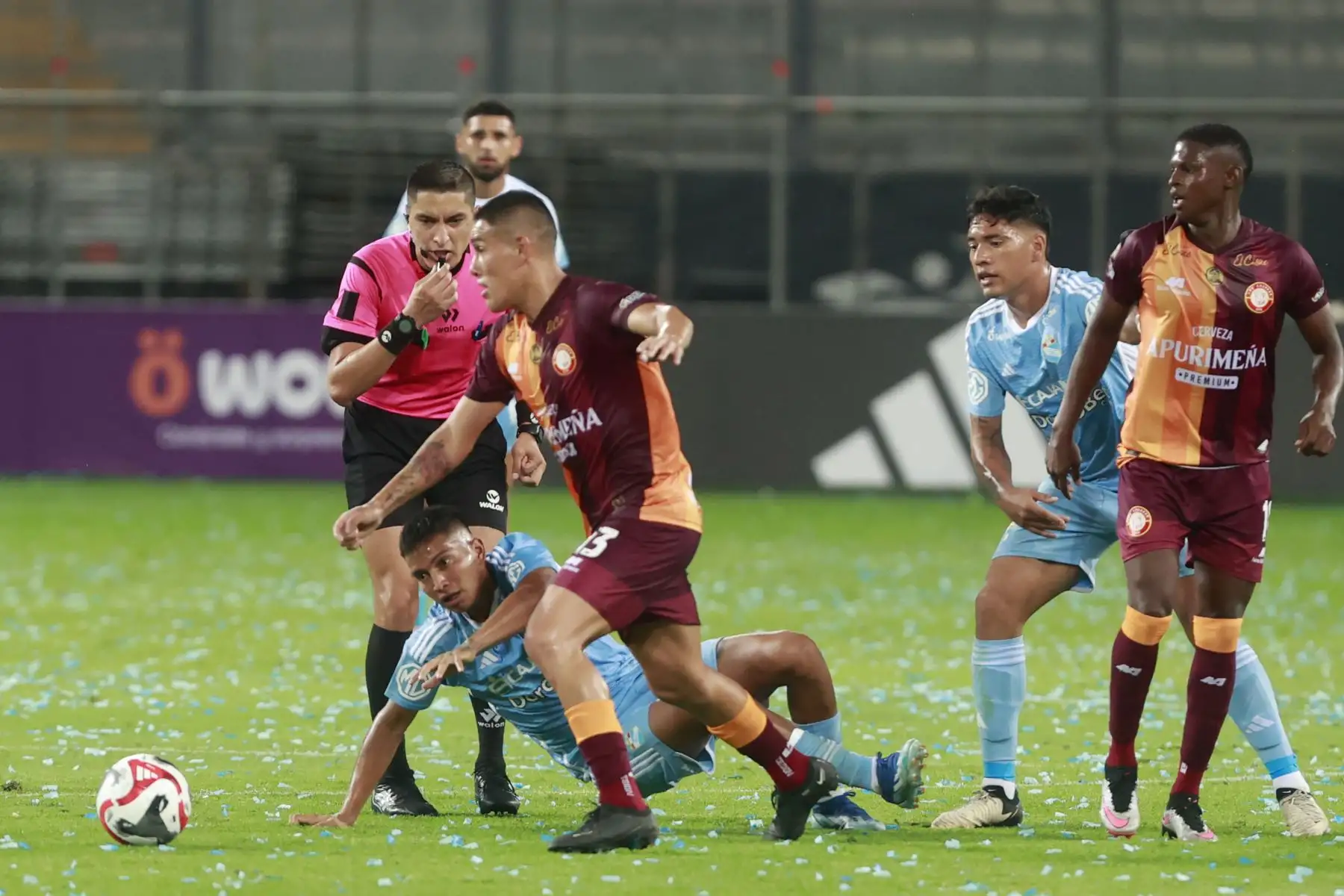 Sporting Cristal derrota por 4 a 1 a Los Chankas de Andahuaylas, en el segundo tiempo del partido que se juega esta noche en el estadio Nacional de Lima.
Foto: ANDINA/Vidal Tarqui