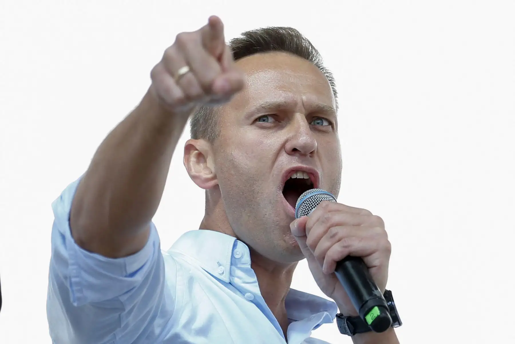 El líder de la oposición rusa Alexei Navalny se dirige a los manifestantes durante una manifestación para apoyar a la oposición y a los candidatos independientes después de que las autoridades se negaron a registrarlos para las elecciones de septiembre a la Duma de la ciudad de Moscú, Moscú, el 20 de julio de 2019. Foto: AFP