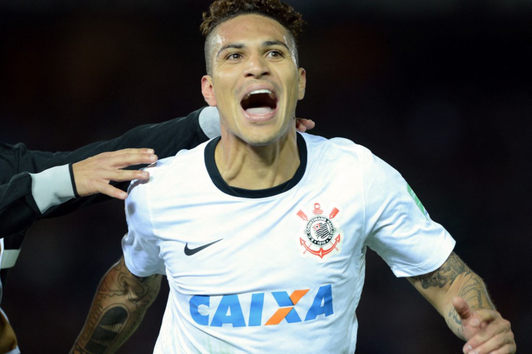 El delantero del Corinthians de Brasil, Paolo Guerrero, grita de júbilo después de marcar un gol durante el partido final de fútbol de la Copa Mundial de Clubes de 2012 contra el Chelsea de Inglaterra en Yokohama el 16 de diciembre. Foto: AFP