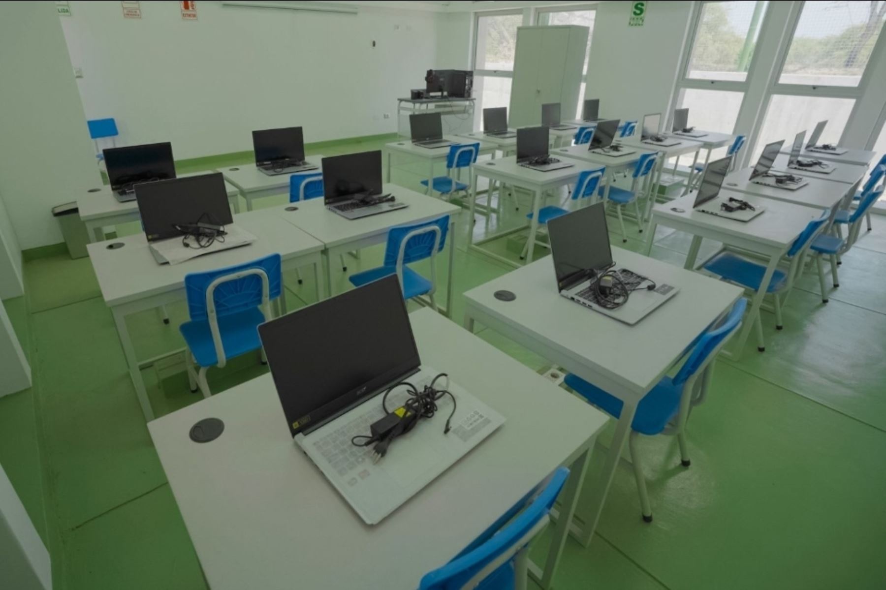 Minedu y Pronied entregarán 95 laptops a dos instituciones educativas de Cañete y Barranca