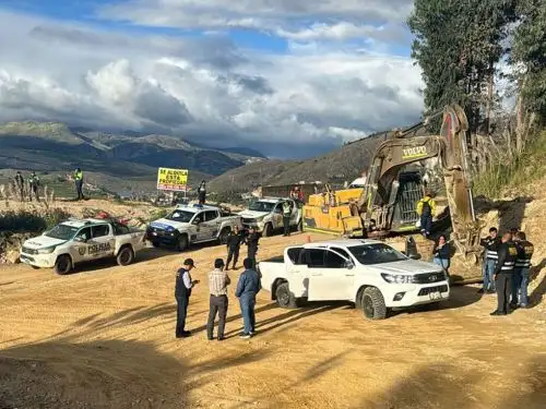 Mineros ilegales atacaron a la titular de la Primera Fiscalía Provincial Especializada en Materia Ambiental de La Libertad, Lastenia Acuña Raza, cuando realizaba una diligencia contra dicha actividad en Huamachuco. ANDINA/Difusión