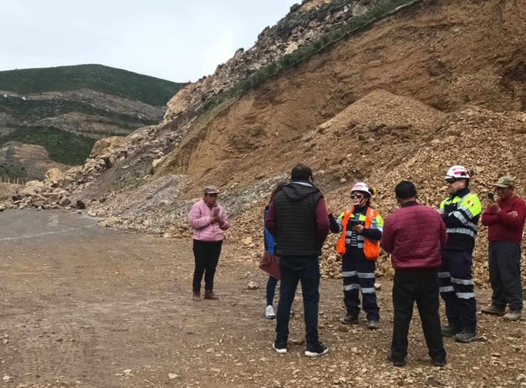 Ayacucho: derrumbe bloquea carretera que une Víctor Fajardo con provincia iqueña de Nasca
