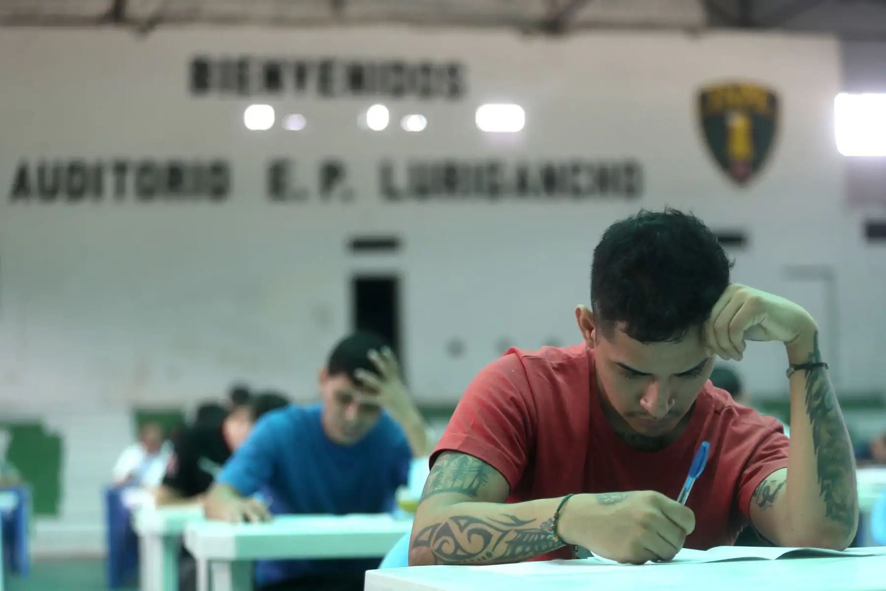 Cerca de 300 internos participaron del Simulacro de Examen de Admisión para las carreras de Administración de Empresas y Derecho, como una de las primeras acciones tras la firma del convenio interinstitucional entre el Instituto Nacional Penitenciario INPE y la Universidad Continental.  Foto: ANDINA/Ricardo Cuba