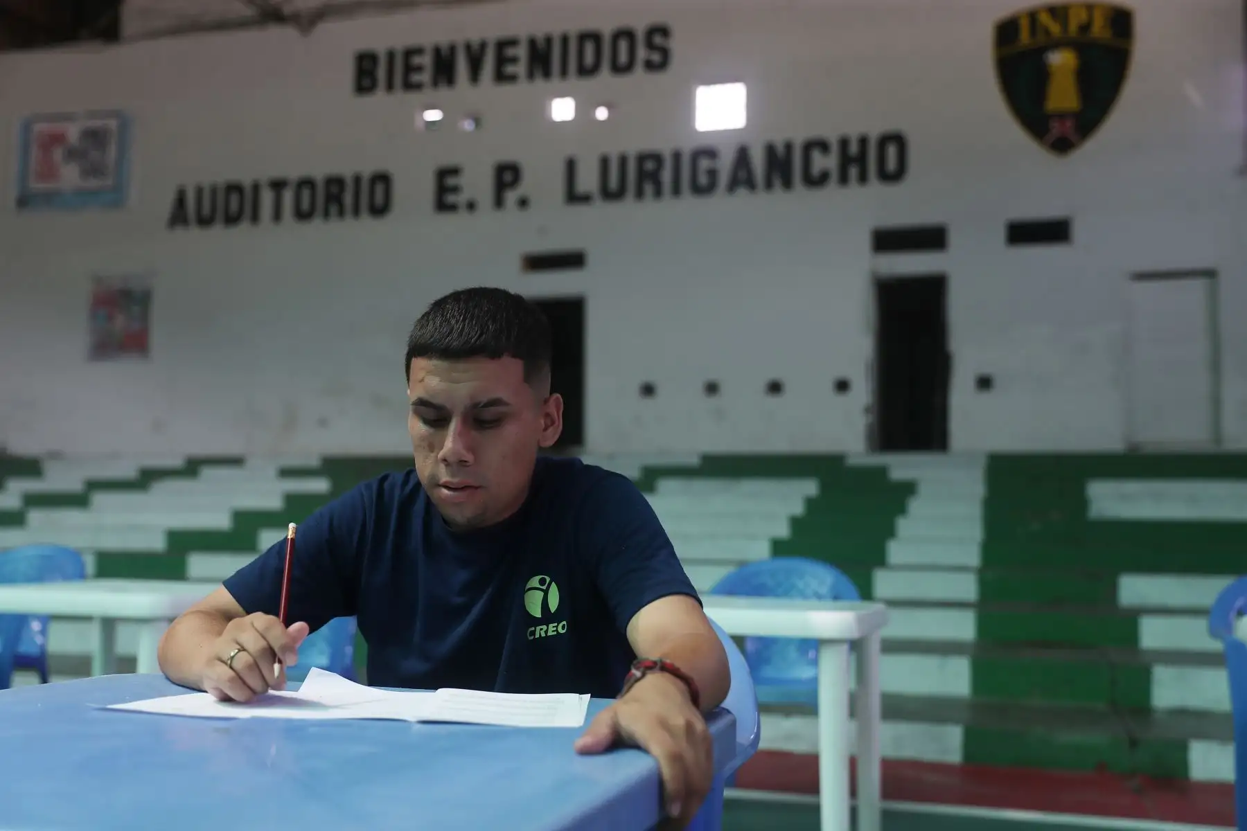 Esta importante acción es parte de la implementación de la Ley N° 31840, que tiene por objeto ampliar el acceso de los internos de los establecimientos penitenciarios a los estudios superiores en modalidad a distancia, promulgada en agosto del 2023.  Foto: ANDINA/Ricardo Cuba