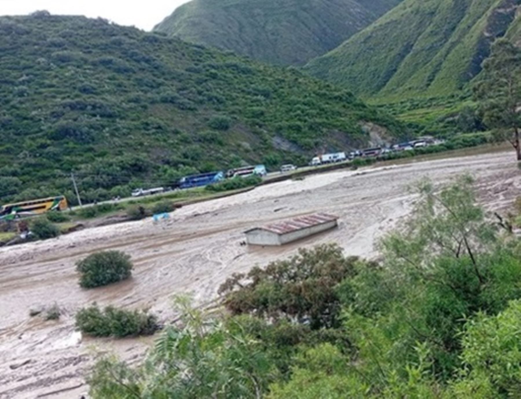 Autoridades realizan acciones de respuesta tras huaicos e inundaciones en Chalhuanca, en Apurímac. ANDINA/Difusión
