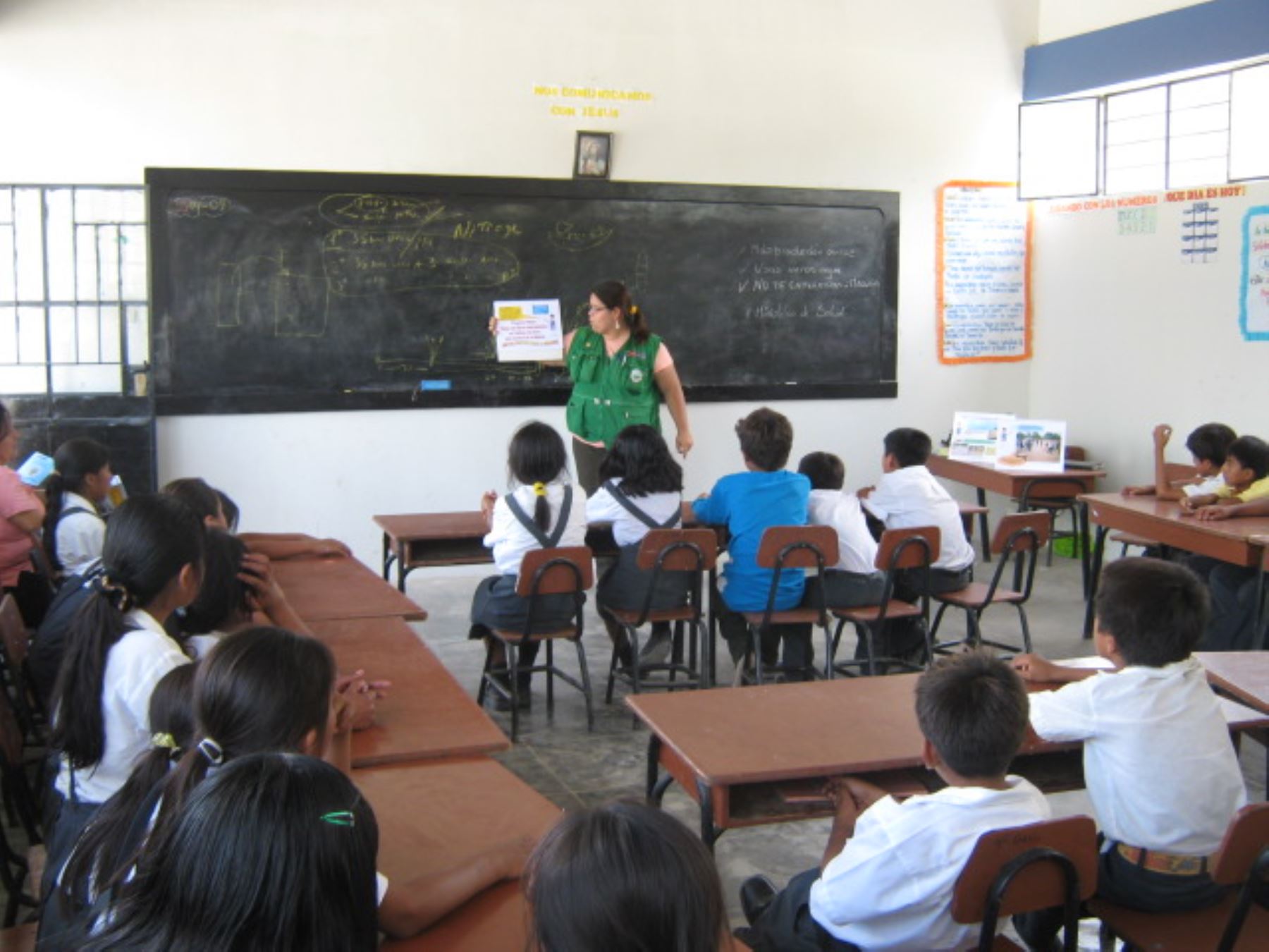 Colegio de Profesores de Piura propone que las clases presenciales se inicien en abril por la ola de calor que soporta esta región.