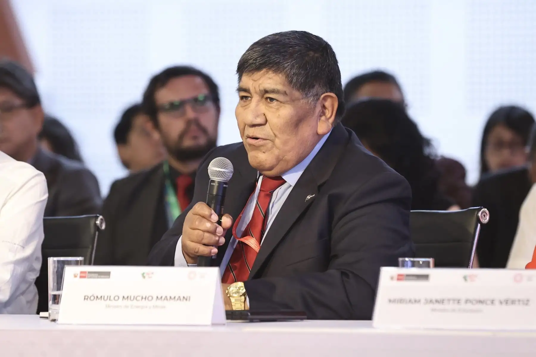 El ejecutivo y alcaldes provinciales alcanzan 214 acuerdos durante el I Consejo de Estado Municipal. A fin de afianzar la descentralización del Perú, el presidente del Consejo de Ministros, Alberto Otárola Peñaranda, enfatizó que el primer Consejo de Estado Municipal (Cemuni) marca un punto de quiebre en el trabajo articulado del Gobierno nacional con las autoridades locales.
Foto: ANDINA /PCM