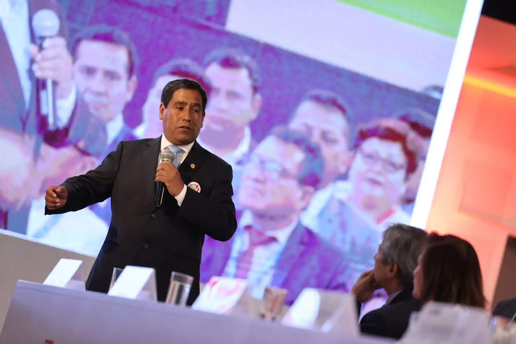 El ejecutivo y alcaldes provinciales alcanzan 214 acuerdos durante el I Consejo de Estado Municipal. A fin de afianzar la descentralización del Perú, el presidente del Consejo de Ministros, Alberto Otárola Peñaranda, enfatizó que el primer Consejo de Estado Municipal (Cemuni) marca un punto de quiebre en el trabajo articulado del Gobierno nacional con las autoridades locales.
Foto: ANDINA /PCM
