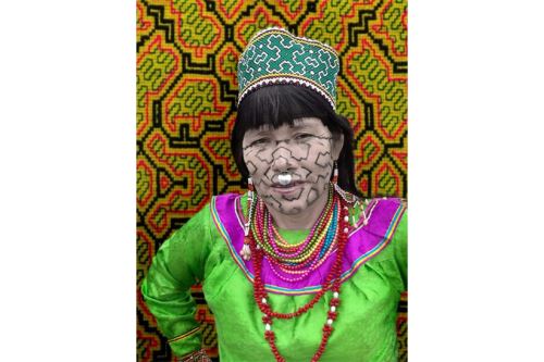 La artista Olinda Silvano, muralista, pintora y artista textil indígena de la comunidad Shipibo-Konibo de Perú. Foto: ANDINA/Difusión