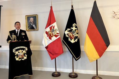 El capitán de Navío, Christian Salas Ormeño ha asumido el cargo de agregado naval a la Embajada del Perú en Alemania concurrente en Polonia y la República Checa. ANDINA/ Marina de Guerra del Perú.