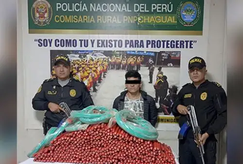 En el marco del estado de emergencia declarado en la provincia de Pataz y la intensificación de las operaciones policiales en la región La Libertad, la Policía Nacional del Perú ubicó y capturó a un sujeto que tenía en su poder un total de 1590 cartuchos de dinamita que estarían destinados a las actividades ilícitas de la minería ilegal.