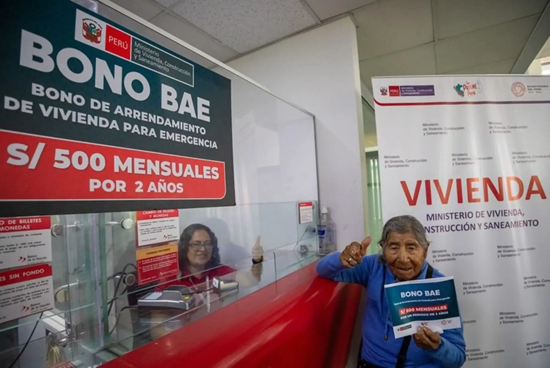 El Ministerio de Vivienda, Construcción y Saneamiento inició en Chiclayo la entrega del Bono de Arrendamiento de Vivienda para Emergencias (BAE) a 394 familias de esta localidad, que perdieron sus casas a debido al ciclón Yaku y el fenómeno El Niño costero el año pasado.