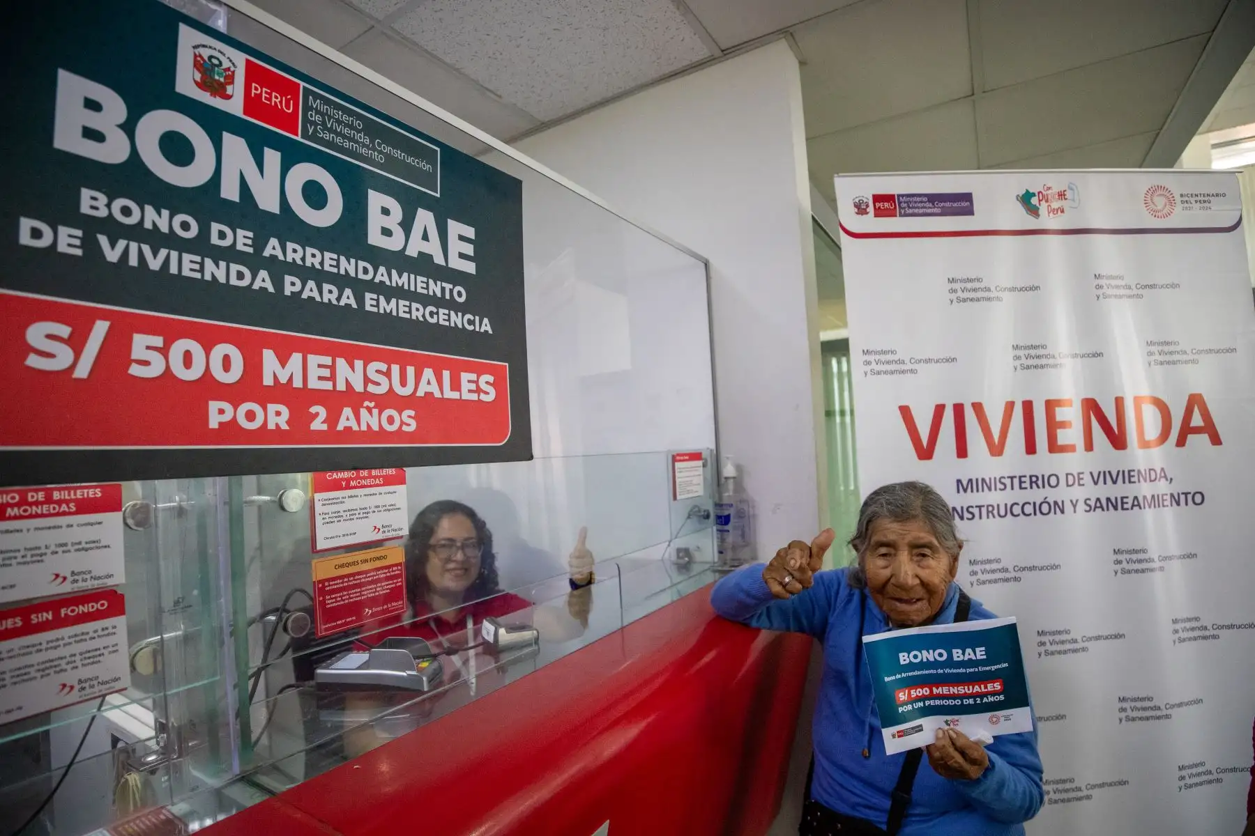 El gobierno de la presidenta Dina Boluarte, a través del Ministerio de Vivienda, Construcción y Saneamiento (MVCS), inició la atención de las familias damnificadas con el Bono de Arrendamiento de Vivienda en Emergencia (BAE), una ayuda económica de S/500 mensuales para alquilar un espacio de vivienda en un lugar seguro, y salvaguardar la vida e integridad de las familias.

Foto: ANDINA/Difusión