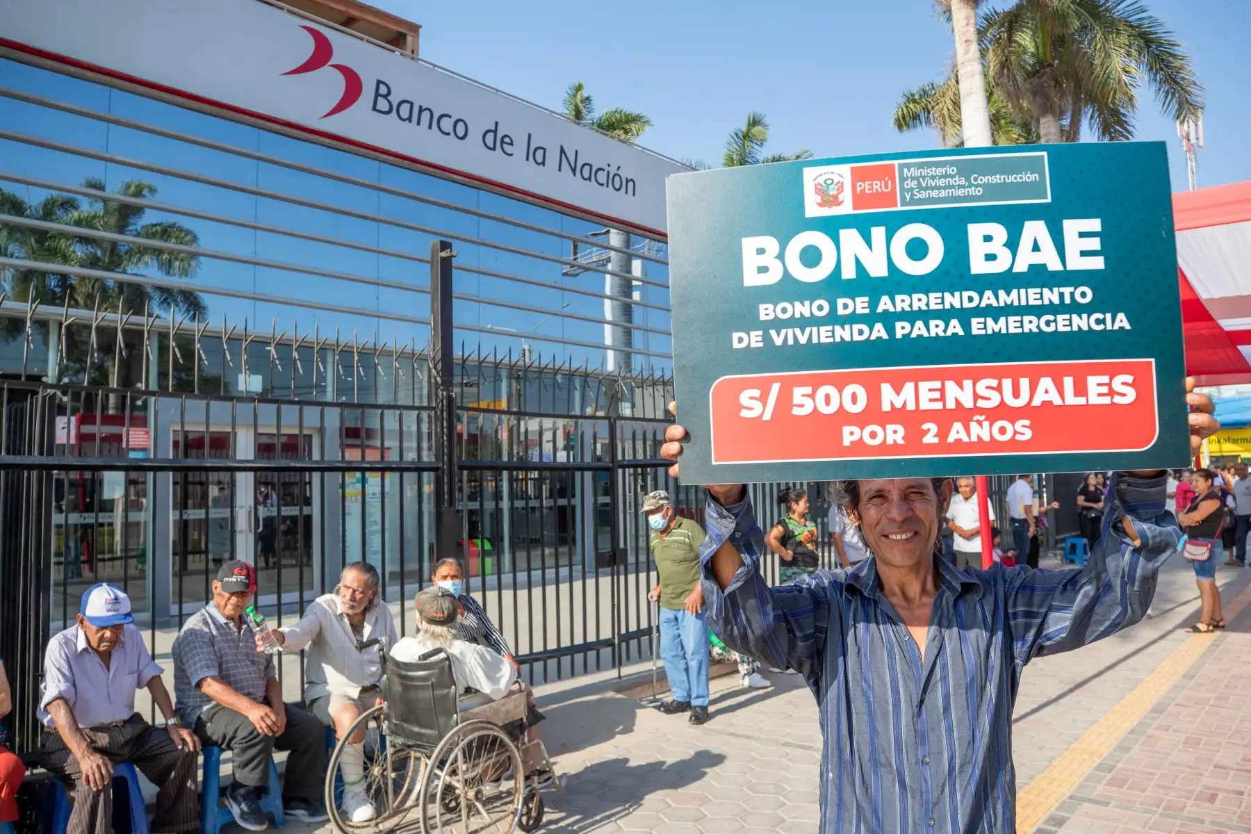 El Ministerio de Vivienda, Construcción y Saneamiento inició en Chiclayo la entrega del Bono de Arrendamiento de Vivienda para Emergencias (BAE) a 394 familias de esta localidad, que perdieron sus casas a debido al ciclón Yaku y el fenómeno El Niño costero el año pasado.
Foto: ANDINA/Difusión