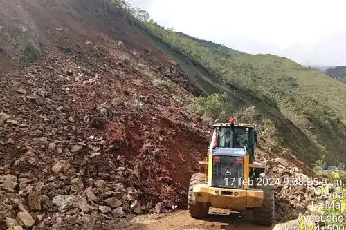 Derrumbes interrumpen paso de vehículos que van al VRAEM. ANDINA/Difusión