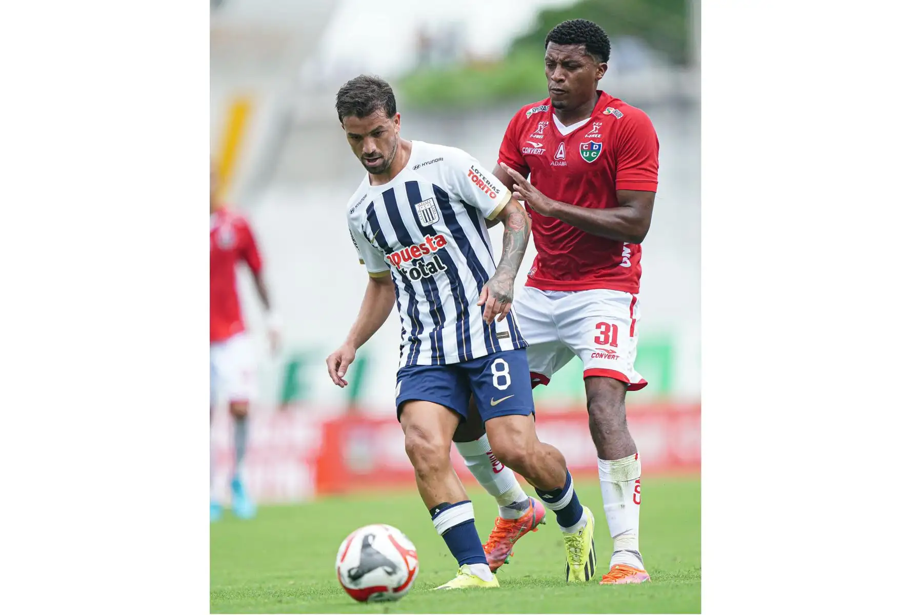 Alianza Lima fue un claro dominador a lo largo del primer tiempo del partido que tuvo mucho juego brusco del equipo local, que apeló a las jugadas vedadas para detener el buen juego de los aliancistas. Foto: Liga 1