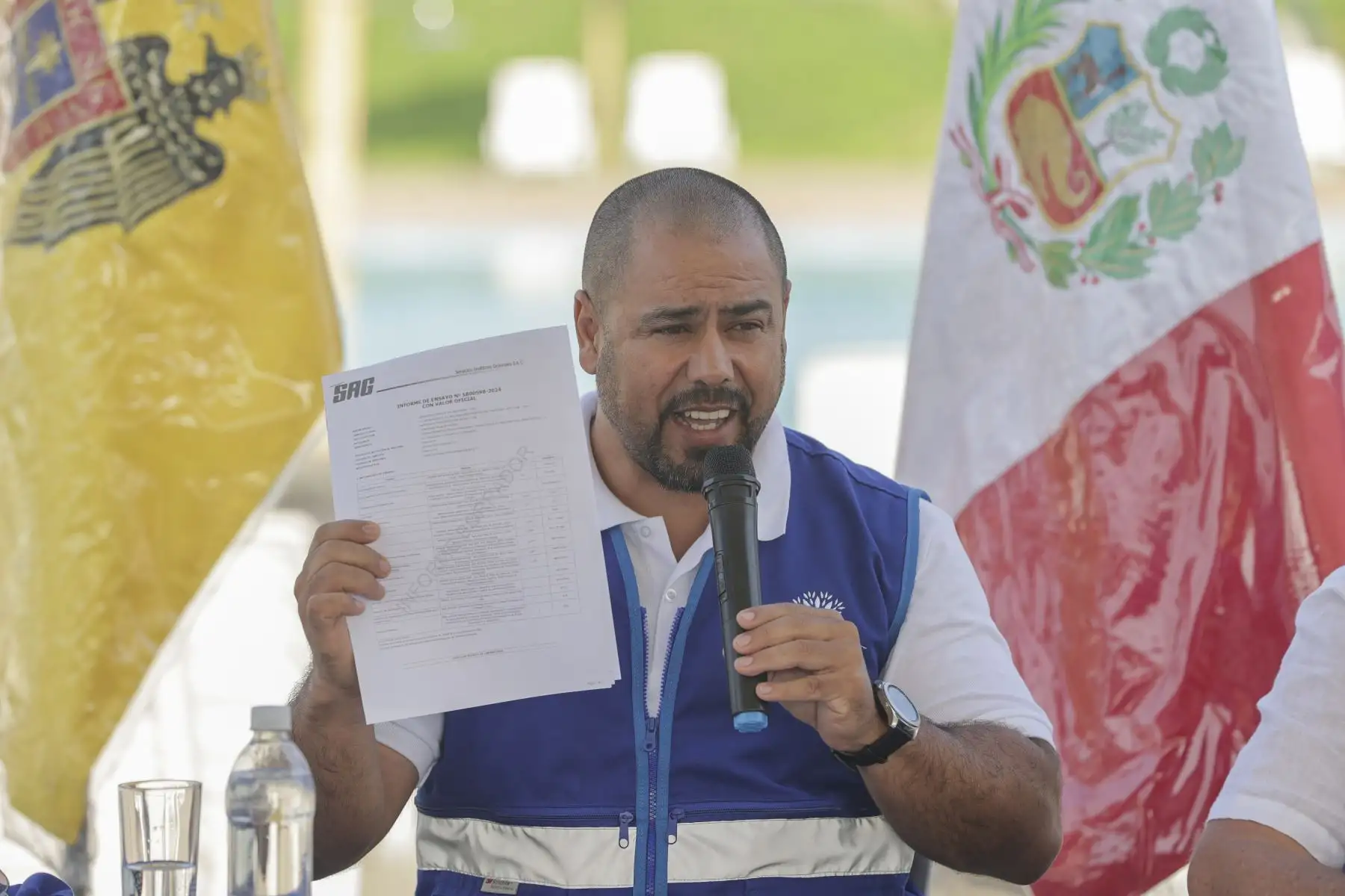 El presidente del Directorio de Serpar, Luis Molina acompañado por el secretario general Elmer Linares, anunciaron esta mañana en conferencia de prensa ofrecida en el propio Club Metropolitano Wiracocha en San Juan de Lurigancho que la playa urbana Wiracocha es considerada como saludable tras subsanar todas las observaciones por las entidades del Ministerio de Salud y se encuentra en óptimas condiciones y cumple con todas las normas para recibir a los bañistas.
Foto: ANDINA/Andrés Valle