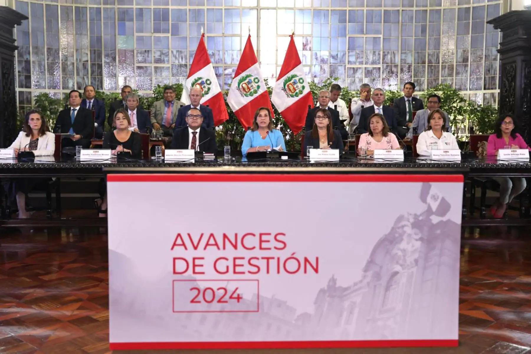 La presidenta de la República, Dina Boluarte Zegarra, acompañada de los ministros de Estado, presenta un nuevo informe de avance de gestión, en el marco del compromiso de rendición de cuentas y transparencia de su gobierno. Foto: ANDINA/ PCM