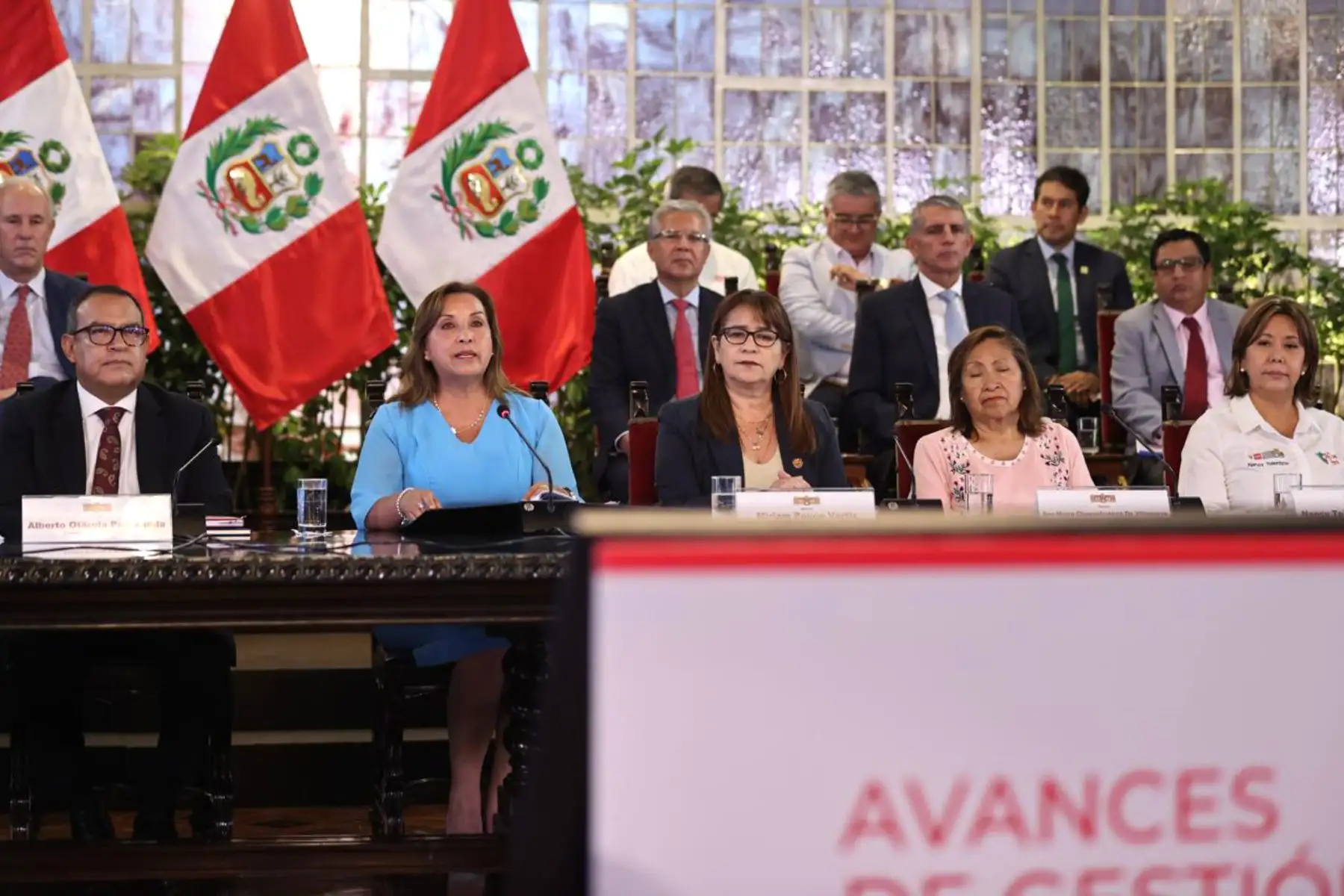 La presidenta de la República, Dina Boluarte Zegarra, acompañada de los ministros de Estado, presenta un nuevo informe de avance de gestión, en el marco del compromiso de rendición de cuentas y transparencia de su gobierno. Foto: ANDINA/ PCM