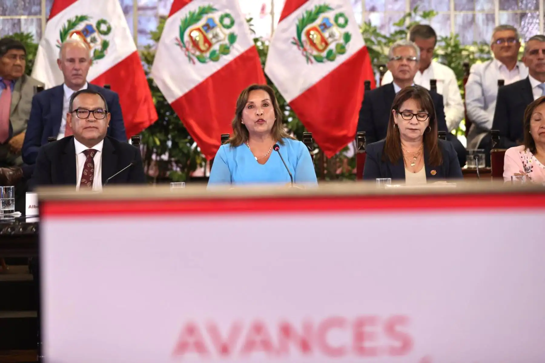 La presidenta de la República, Dina Boluarte Zegarra, acompañada de los ministros de Estado, presenta un nuevo informe de avance de gestión, en el marco del compromiso de rendición de cuentas y transparencia de su gobierno. Foto: ANDINA/ PCM