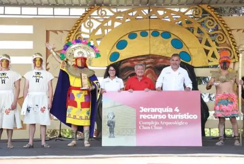 El ministro de Comercio Exterior y Turismo, Juan Carlos Mathews, entregó la máxima distinción que ostenta un recurso turístico en Perú, denominada jerarquía 4, al Complejo Arqueológico Chan Chan, ubicado en La Libertad, una importante noticia que impactará positivamente en el sector turístico de la región.