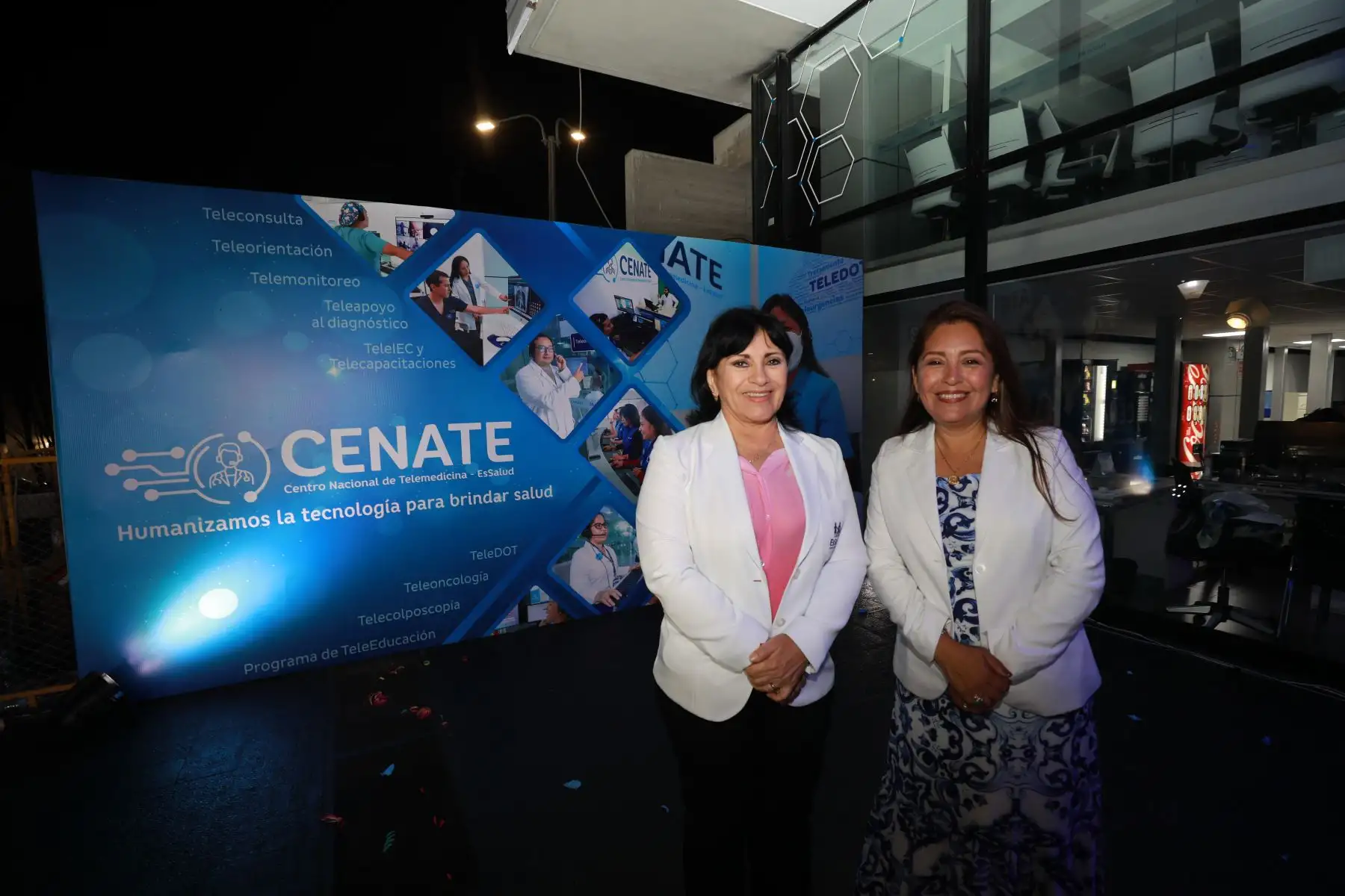 “Hoy se delimita un antes y un después en la historia del CENATE, que impacta en la salud peruana y marca un hito la atención virtual. Seguiremos cerrando brechas en salud, acercando a especialistas de primer nivel a la población, esté donde esté”, señaló la presidenta ejecutiva de EsSalud, Dra. María Elena Aguilar Del Águila.
Foto: ANDINA/EsSalud