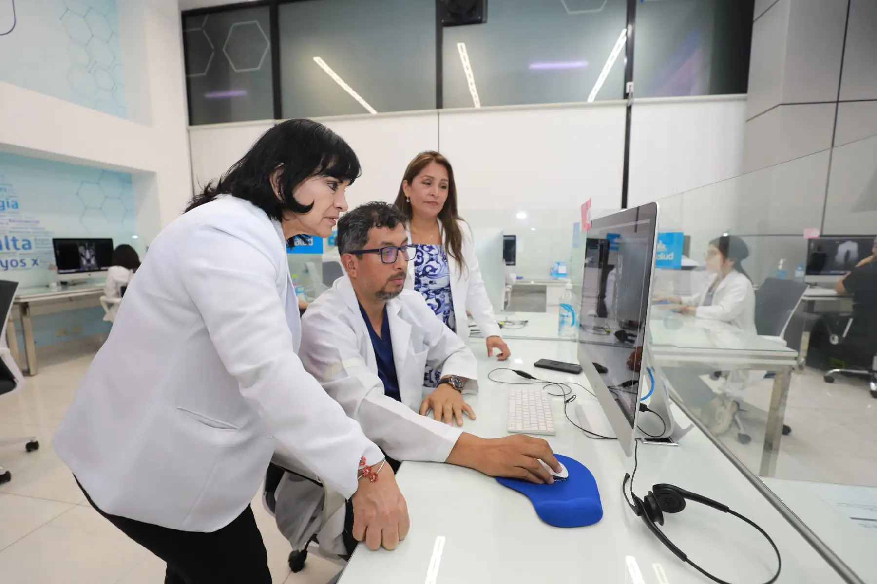 Tras este logro, el CENATE ya se proyecta y avizora brindar más de 600 mil teleconsultas en el primer semestre del año. Demanda que incluirá desembalses de citas que realiza con algunos centros médicos y hospitales, así como la atención y seguimiento de casos en teleoncología.
Foto: ANDINA/EsSalud