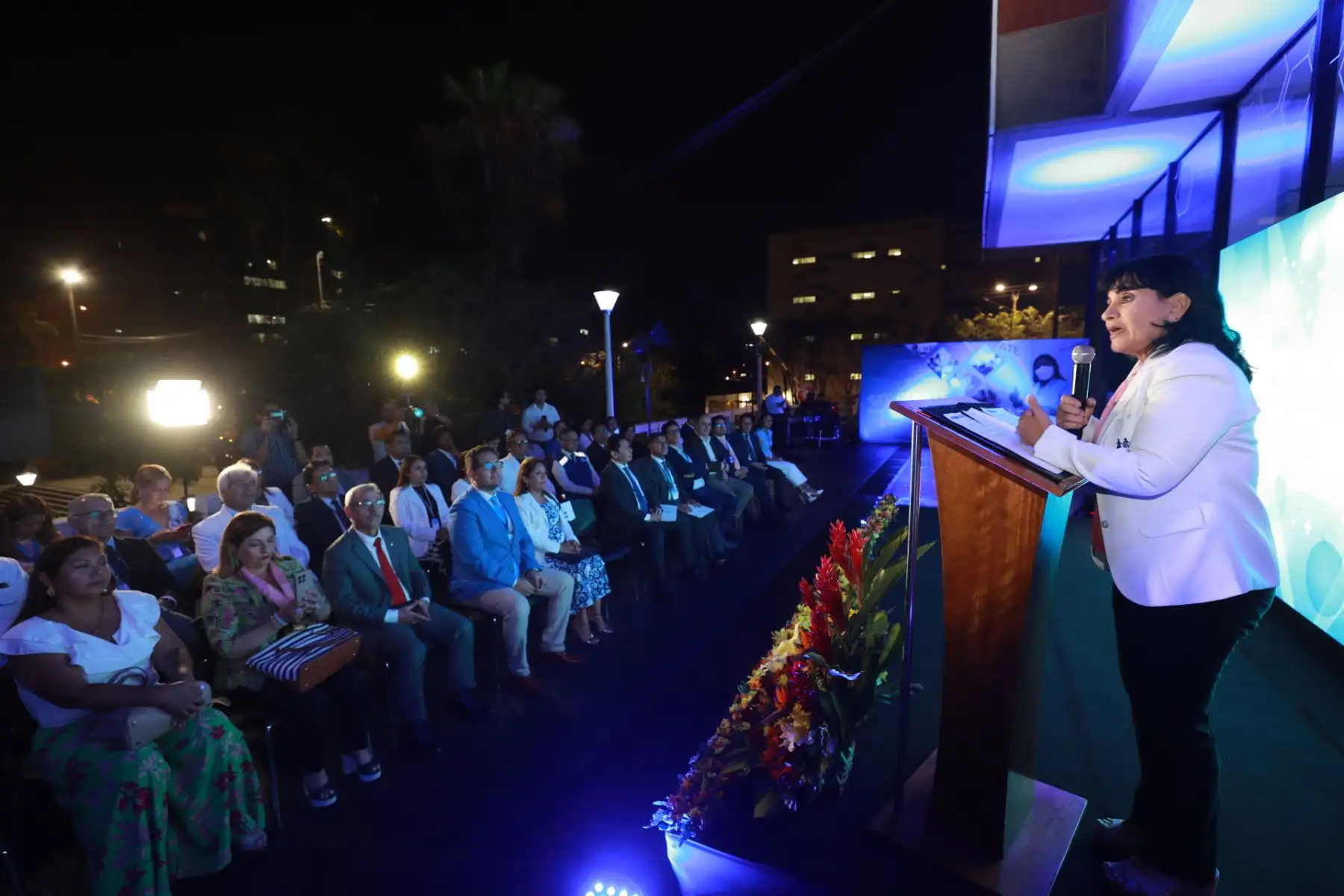 “Hoy se delimita un antes y un después en la historia del CENATE, que impacta en la salud peruana y marca un hito la atención virtual. Seguiremos cerrando brechas en salud, acercando a especialistas de primer nivel a la población, esté donde esté”, señaló la presidenta ejecutiva de EsSalud, Dra. María Elena Aguilar Del Águila. Foto: ANDINA/EsSalud
