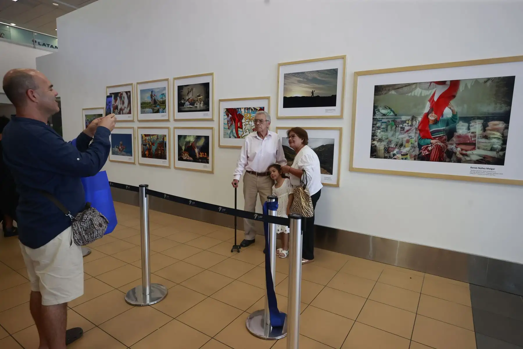 Muestra fotográfica “Autorretrato de una Nación” se expone en el terminal aéreo del Jorge Chávez. 
Foto: ANDINA/ Vidal Tarqui