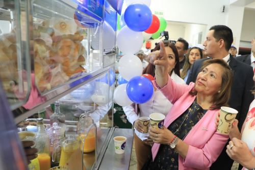 Ministra de la Producción, Ana María Choquehuanca, lanzó el desafío "100,000 razones para tomar un emoliente". Foto: Cortesía.