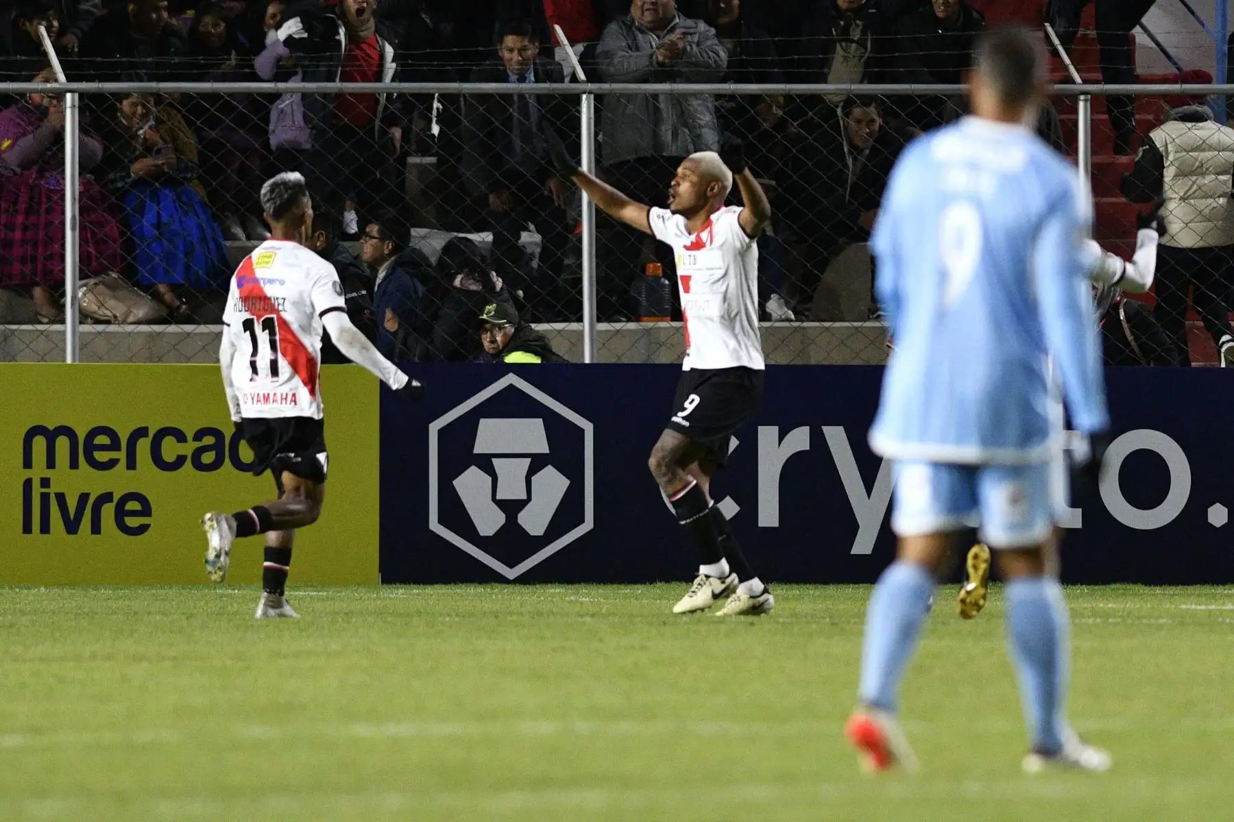 El delantero brasileño de Always Ready, Wesley Tanque, celebra después de anotar durante el partido de fútbol de ida de la segunda ronda de la Copa Libertadores entre Always Ready de Bolivia y Sporting Cristal de Perú en el estadio municipal Villa Ingenio en El Alto, Bolivia.
Foto: AFP