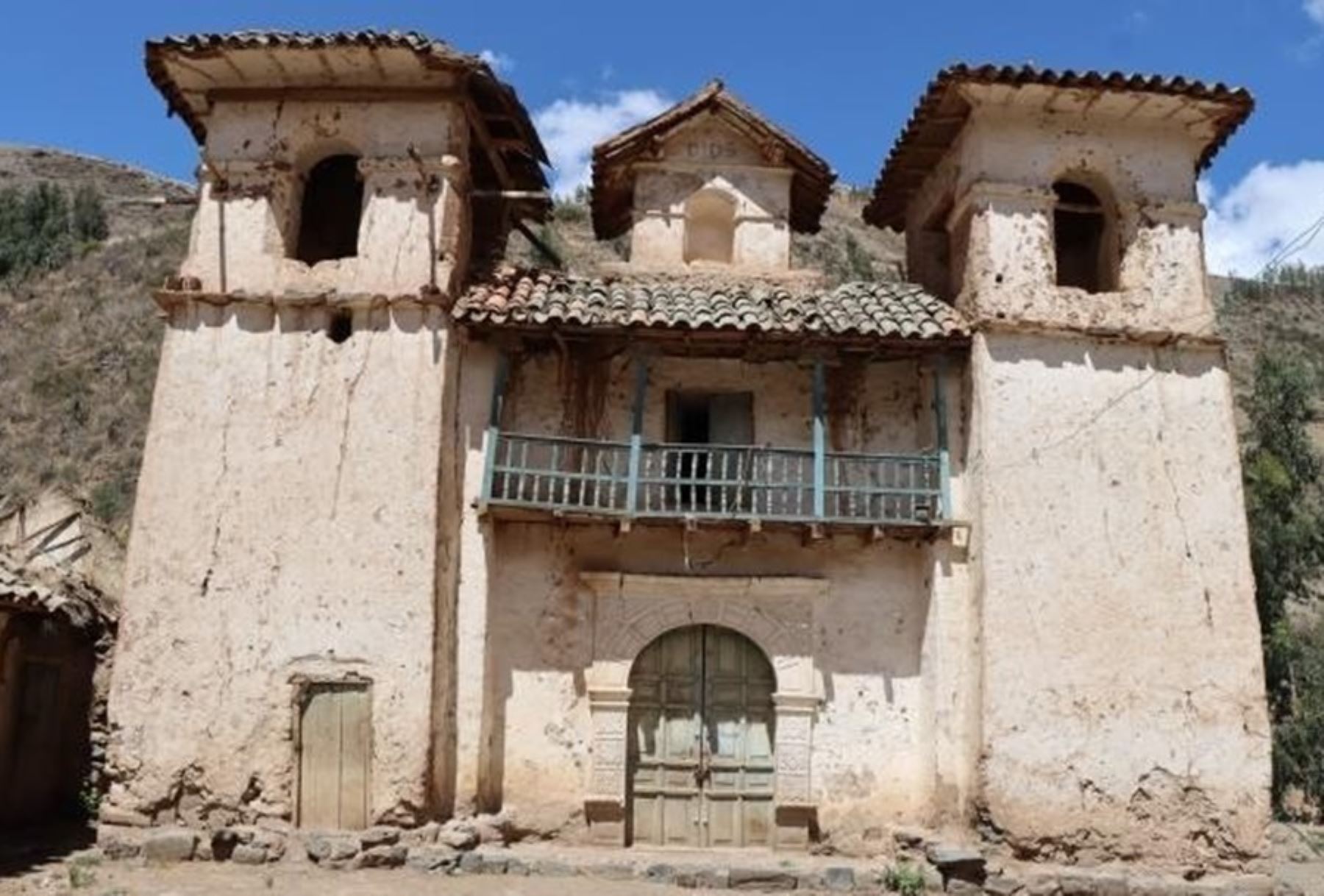 El conjunto arquitectónico de la antigua Casa Hacienda, Molino y Capilla Nuestra Señora de las Mercedes de Huatocto, del distrito de Colquepata, provincia cusqueña de Paucartambo, fue declarado monumento integrante del Patrimonio Cultural de la Nación, por el Ministerio de Cultura.