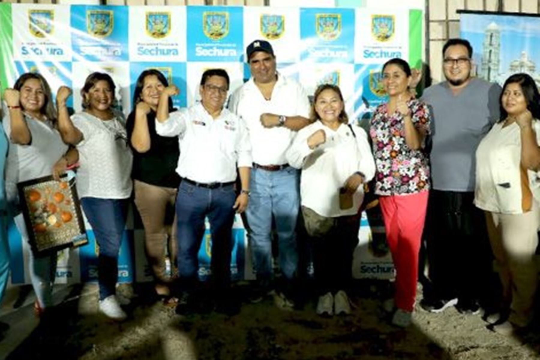 El ministro de Salud, César Vásquez, llegó al distrito de Bernal, provincia de Sechura, región Piura, para anunciar que el Centro de Salud I-4 Bernal será incluido dentro del Plan 1000.