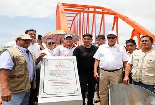 El gobernador regional de San Martín, Walter Grundel Jiménez, inauguró el puente vehicular Jorge Chávez sobre el río Chontayacu, en la localidad del mismo nombre, jurisdicción del distrito de Uchiza, en la provincia de Tocache.