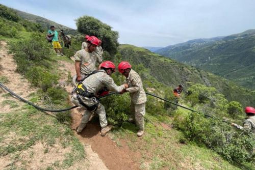 Con un dron del Ejército se llevó a cabo el reconocimiento de zonas afectadas tras la activación de quebradas entre el centro poblado La Cruz y el distrito de Zorritos, en Tumbes.