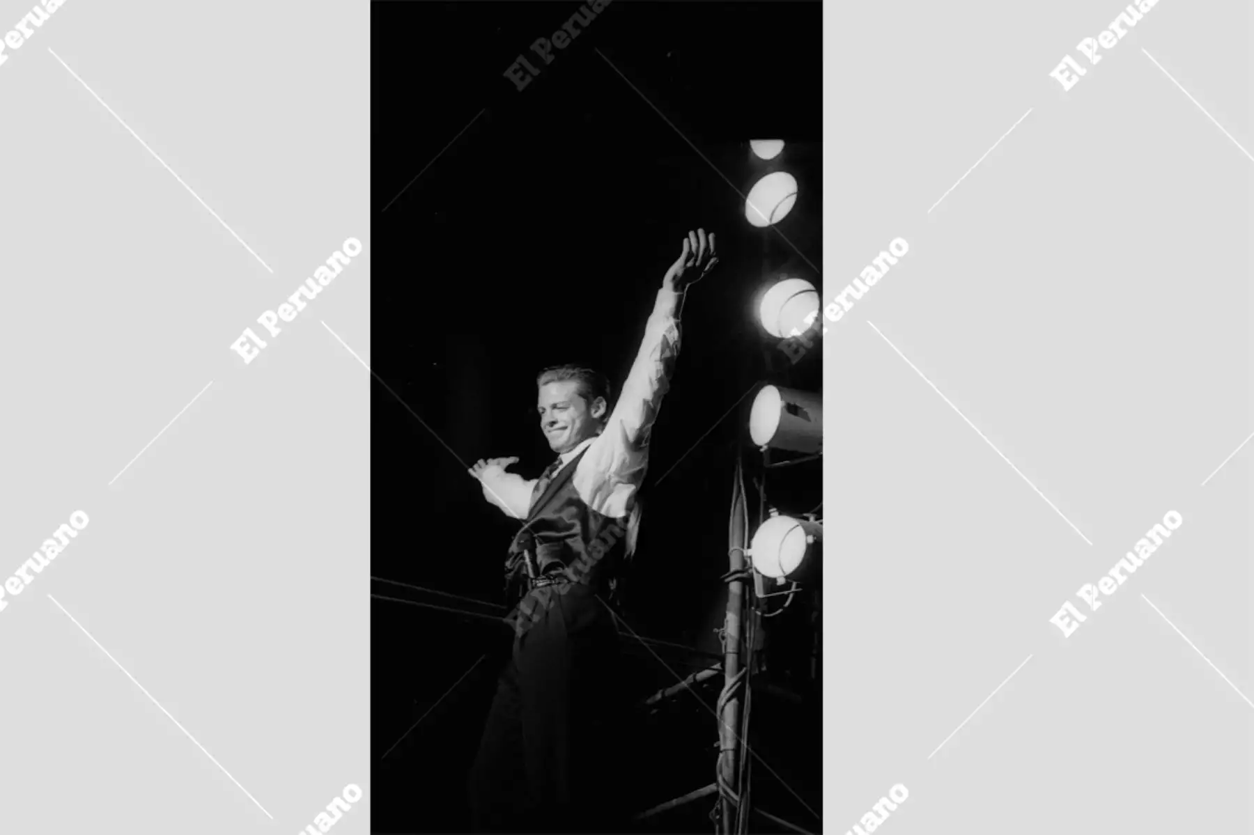 Lima - 23 marzo 1990 / Presentación del famoso cantante Luis Miguel en el Estadio Nacional de Lima.