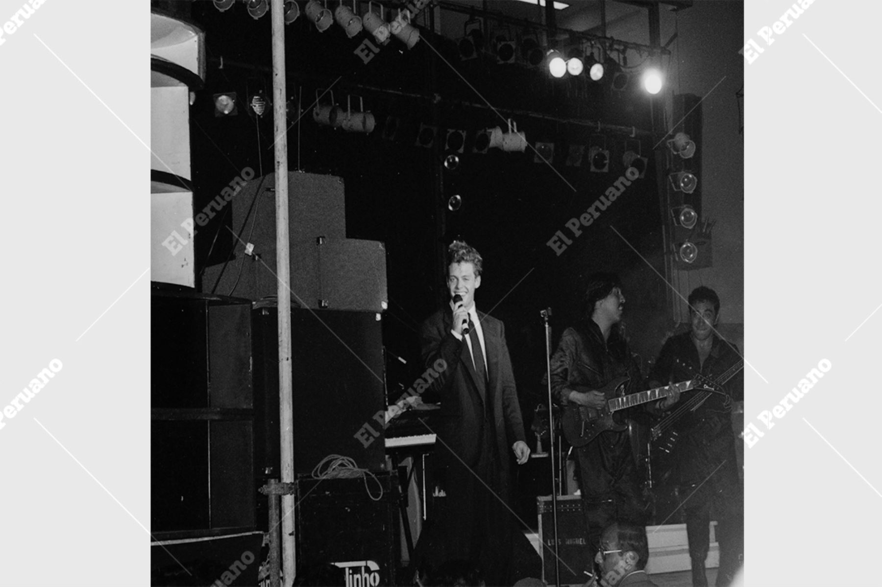 Lima - 22 marzo 1990 / Concierto de Luis Miguel en el coliseo del colegio San Agustín.