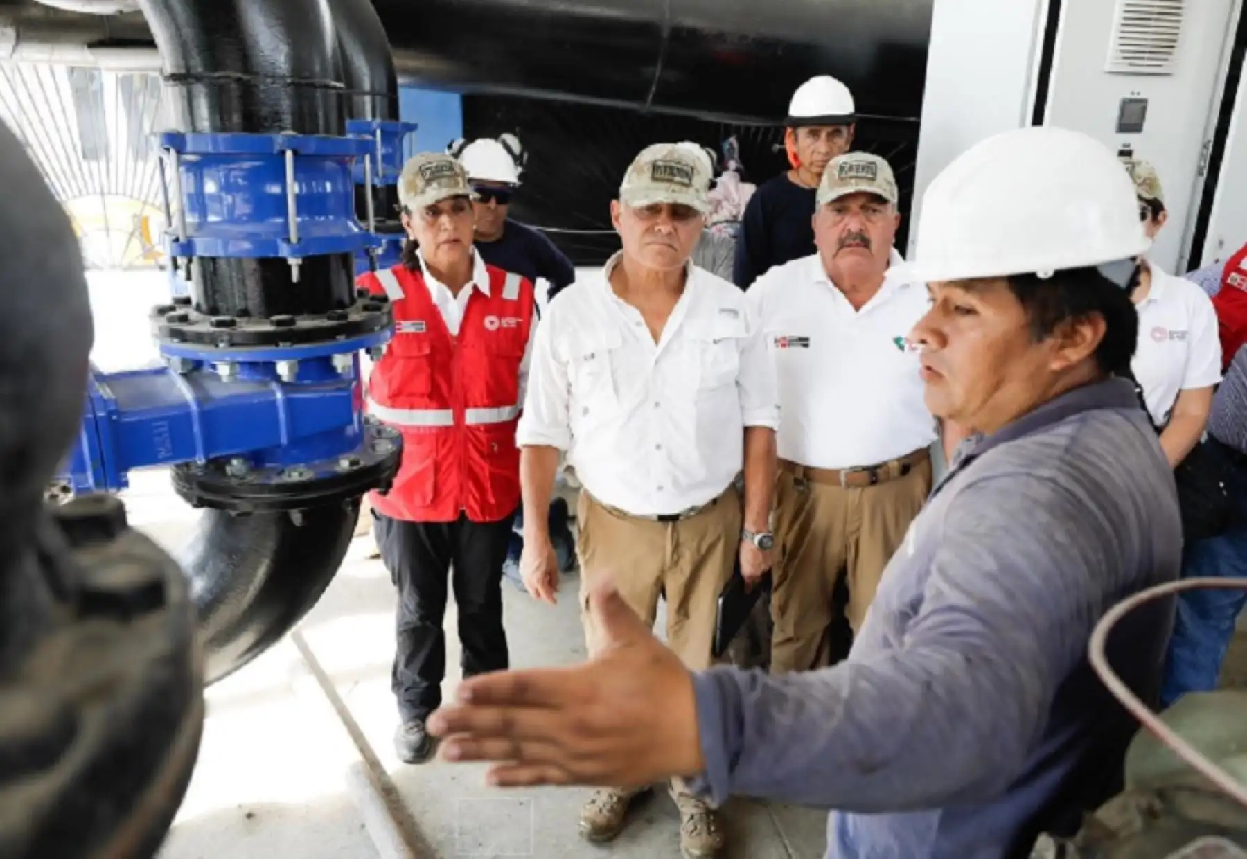 El viceministro de Construcción y Saneamiento, Jorge Bustamante, supervisó el óptimo funcionamiento de los Sistemas Alternativos de Recolección y Evacuación de Aguas pluviales (SARE), así como de la maquinaría adquirida por el sector para mitigar el impacto de las intensas lluvias y enfrentar el fenómeno El Niño en la región.