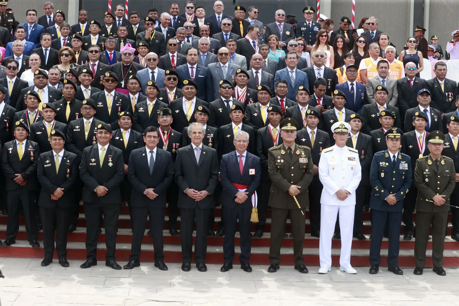 El evento se desarrolló en el Cuartel General del Ejército del Perú, en el distrito de San Borja, donde también estuvieron presentes el viceministro de Seguridad Pública del Ministerio del Interior, Julio Díaz; y los congresistas Roberto Chiabra y José Williams Zapata.
Foto: ANDINA/ Vidal Tarqui