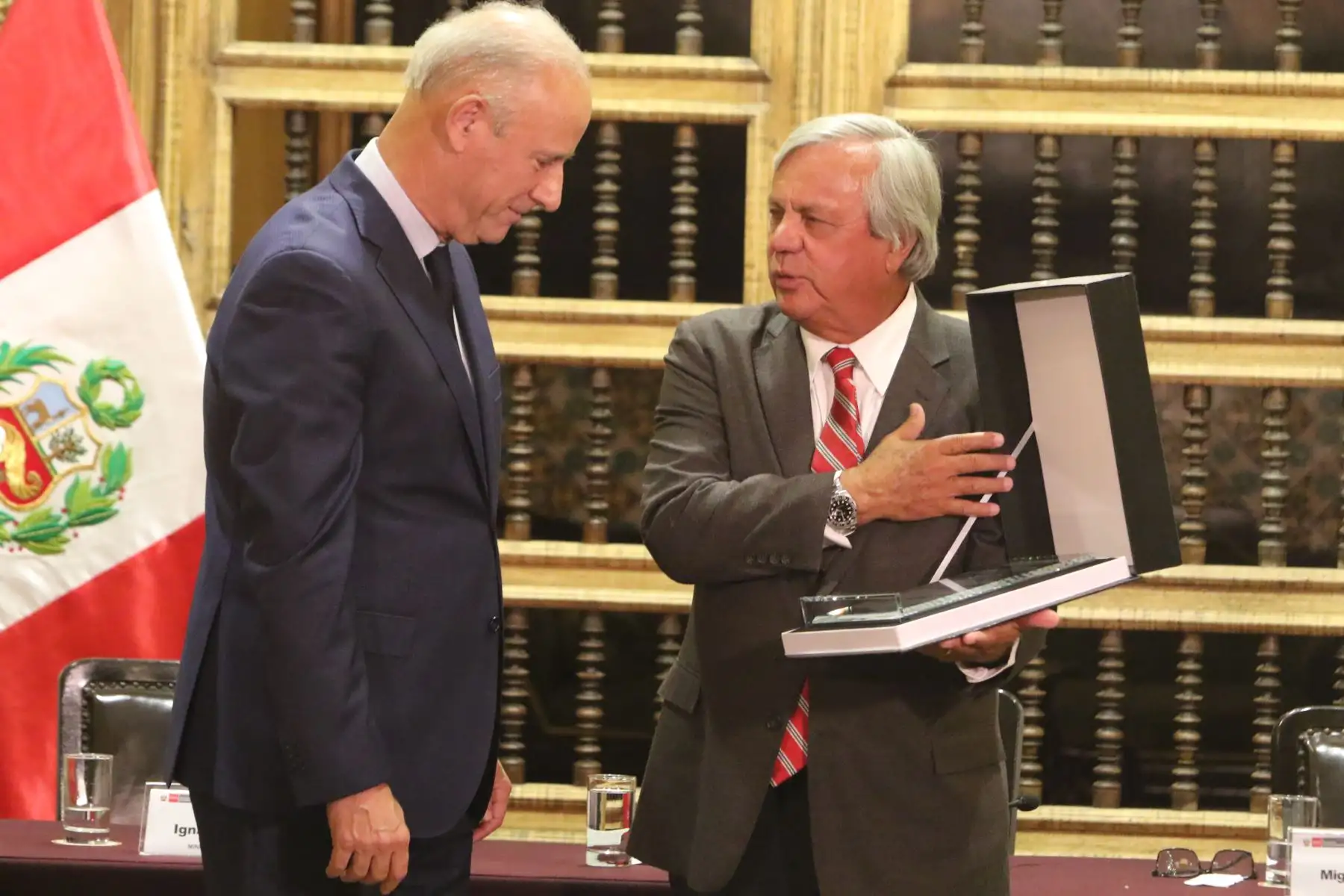 El ministro de Relaciones Exteriores, Javier González-Olaechea Franco, presidió la ceremonia de entrega del certificado ISO 9001 por los servicios de legalización y apostilla de documentos públicos que realiza el Ministerio de Relaciones Exteriores. El acto se llevó a cabo en el Palacio de Torre Tagle.
Foto: ANDINA/Héctor Vinces