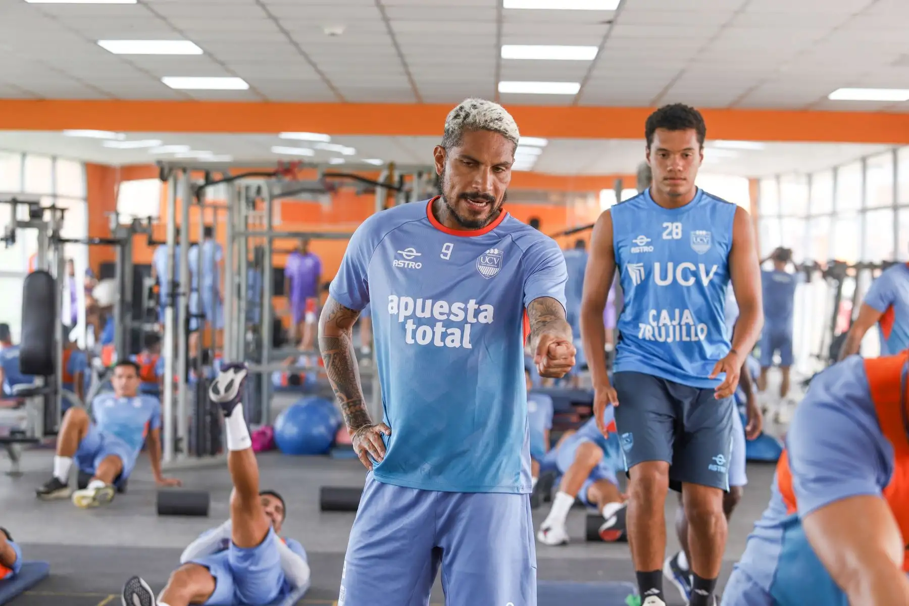 El delantero y goleador histórico de la selección peruana, Paolo Guerrero, se sumó a los entrenamientos con el plantel de Roberto Mosquera en su nuevo Club Universidad César Vallejo (UCV) de Trujillo. 
Foto: ANDINA/Celso Roldán