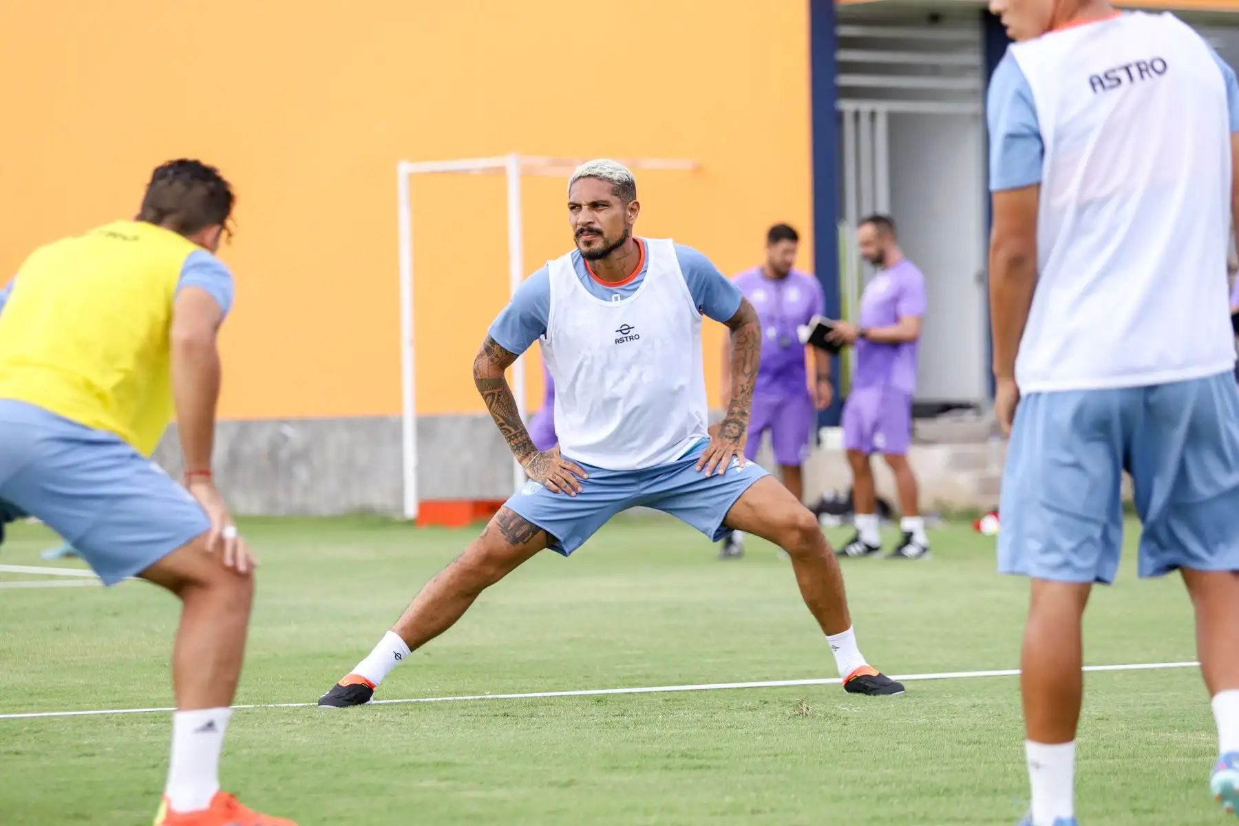 El delantero y goleador histórico de la selección peruana, Paolo Guerrero, se sumó a los entrenamientos con el plantel de Roberto Mosquera en su nuevo Club Universidad César Vallejo (UCV) de Trujillo. 
Foto: ANDINA/Celso Roldán