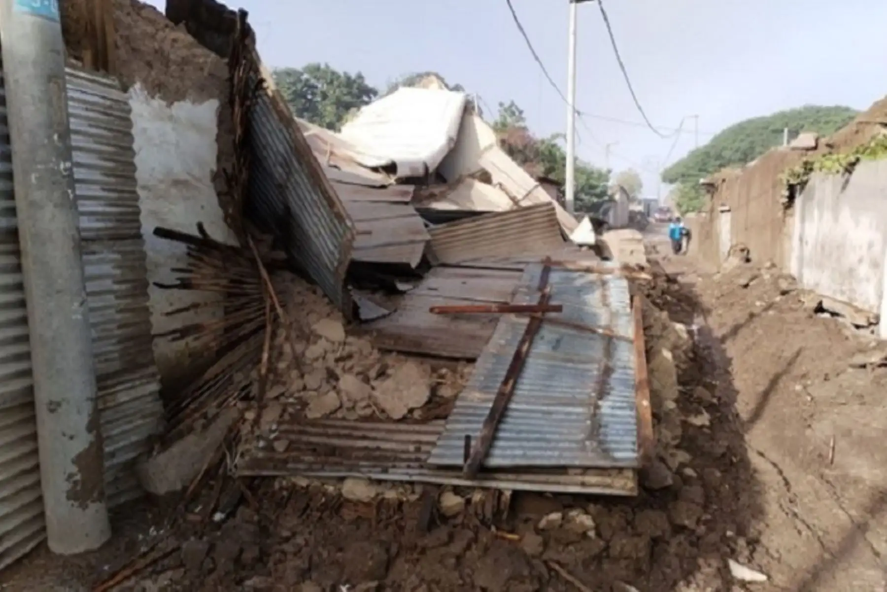 Miembros del Ejército del Perú se movilizaron para apoyar en la atención de emergencia por las intensas lluvias.