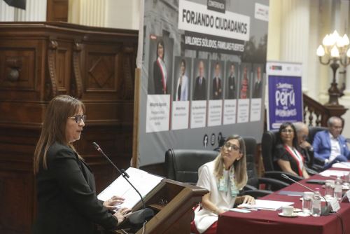 Ministra de Educación, Miriam Ponce, hace un llamado urgente a la acción para revertir la crisis de civismo por un Perú mejor Foto: ANDINA/MINEDU