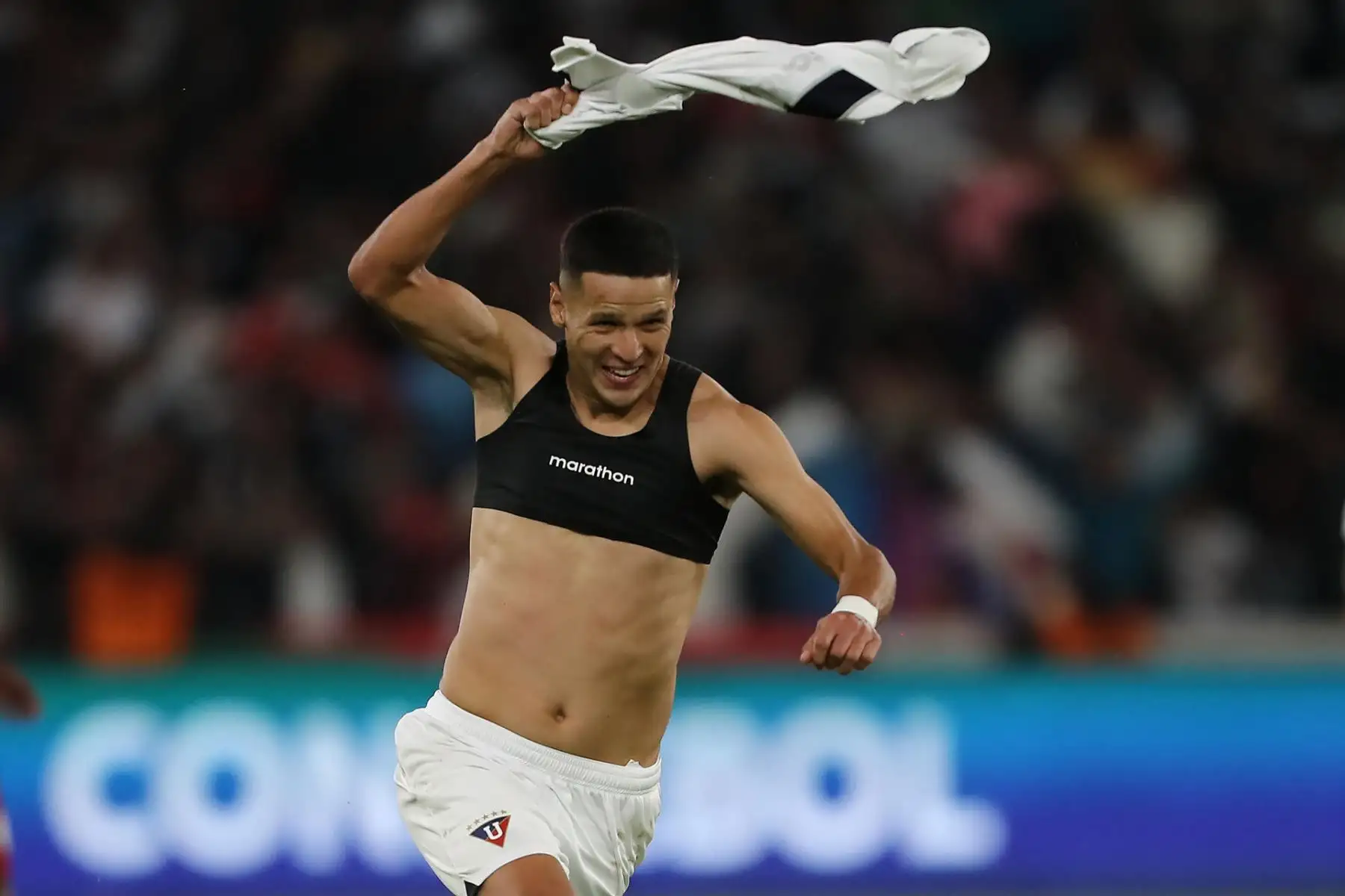 Gabriel Villamil de Quito celebra un gol este jueves, durante un partido de la Recopa Sudamericana entre LDU Quito y Fluminense, en el estadio Rodrigo Paz Delgado, en Quito (Ecuador).
Foto: EFE