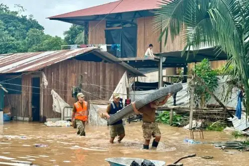 Ante las lluvias intensas registradas en las regiones del sur, el Ejército del Perú, por disposición del Ministerio de Defensa, movilizó en los últimos dos días a sus Compañías de Intervención Rápida para Desastres (CIRD) en las regiones de Cusco, Puno, Moquegua y Madre de Dios, para realizar labores de apoyo a las poblaciones afectadas.